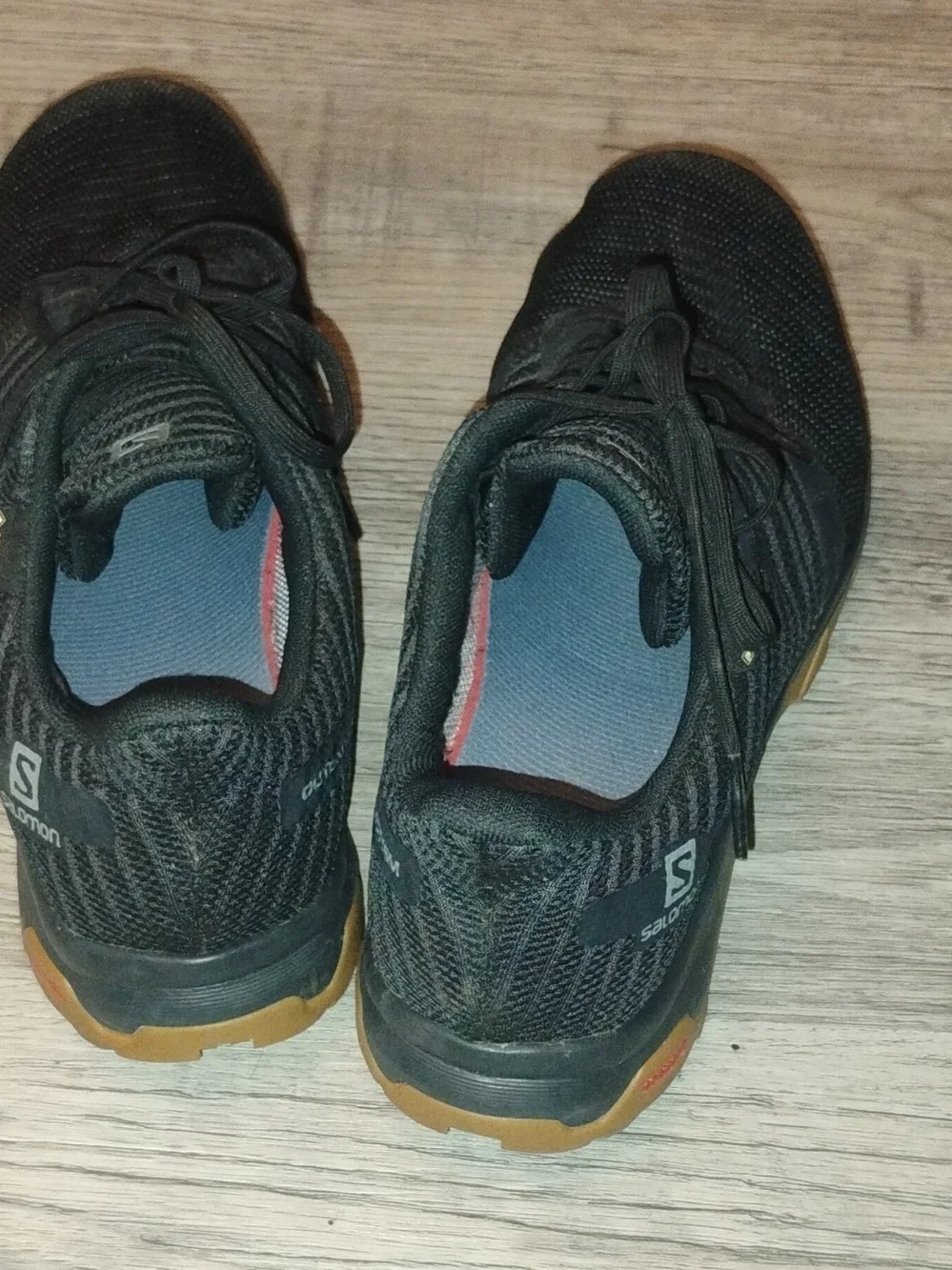 Salomon Men's Black Trail Running Hiking Shoes with Gum Sole Size 10